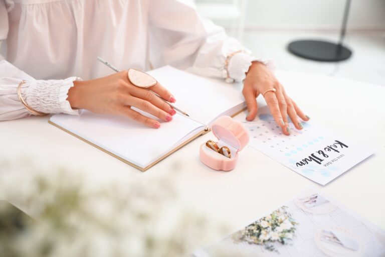 Female,Wedding,Planner,Working,In,Office