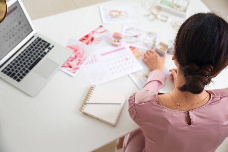 Female,Wedding,Planner,Working,In,Office